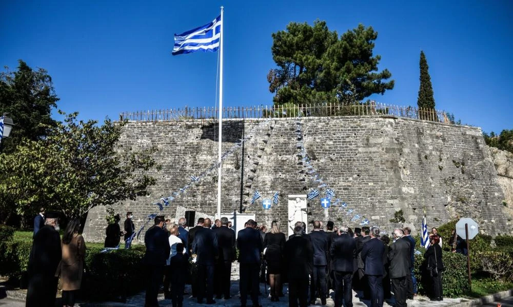 Σάκης Αρναούτογλου: Με τι καιρό θα γίνουν οι παρελάσεις